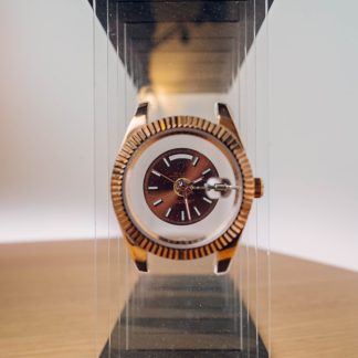 DT-03 Édition Chocolat, tableau montre déconstruite en acrylique, vue 1